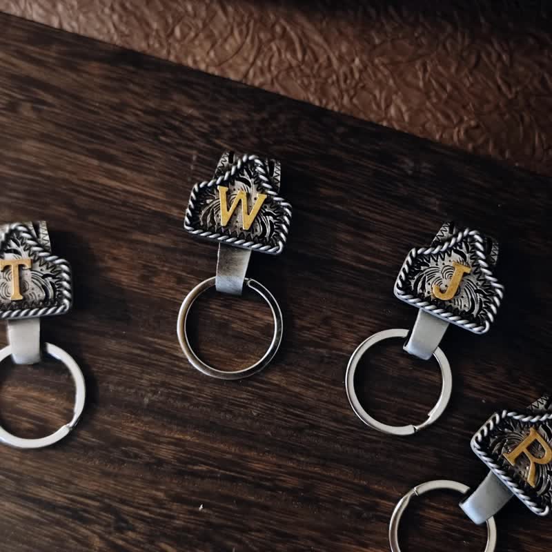 Llavero de metal con letras retro estilo vaquero occidental - image 1