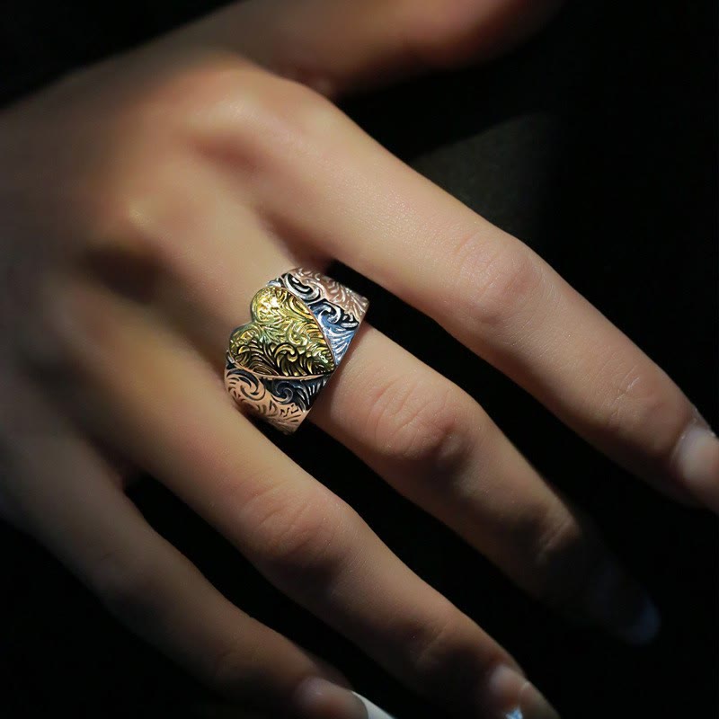 Anillo ajustable de corazón con estampado de hierba en contraste dorado y plateado - image 1