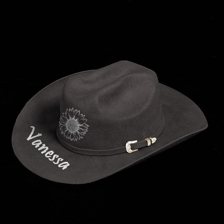 Personaliza tu patrón y texto con un sombrero de vaquero de color sólido - image 1