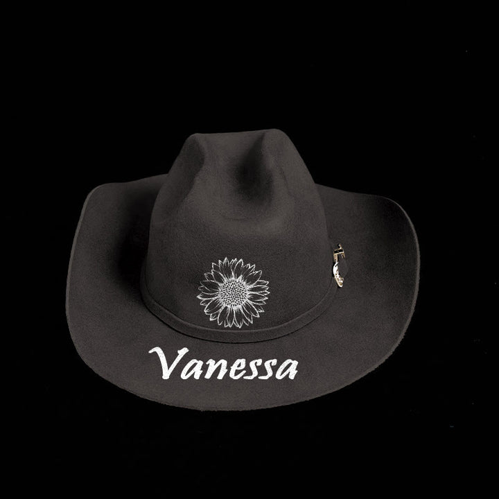 Personaliza tu patrón y texto con un sombrero de vaquero de color sólido - image 0
