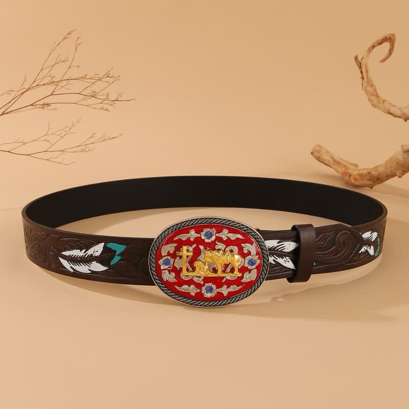 Cinturón de cuero con plumas marrones y hebilla roja con caballo en cruz de oración - image 3