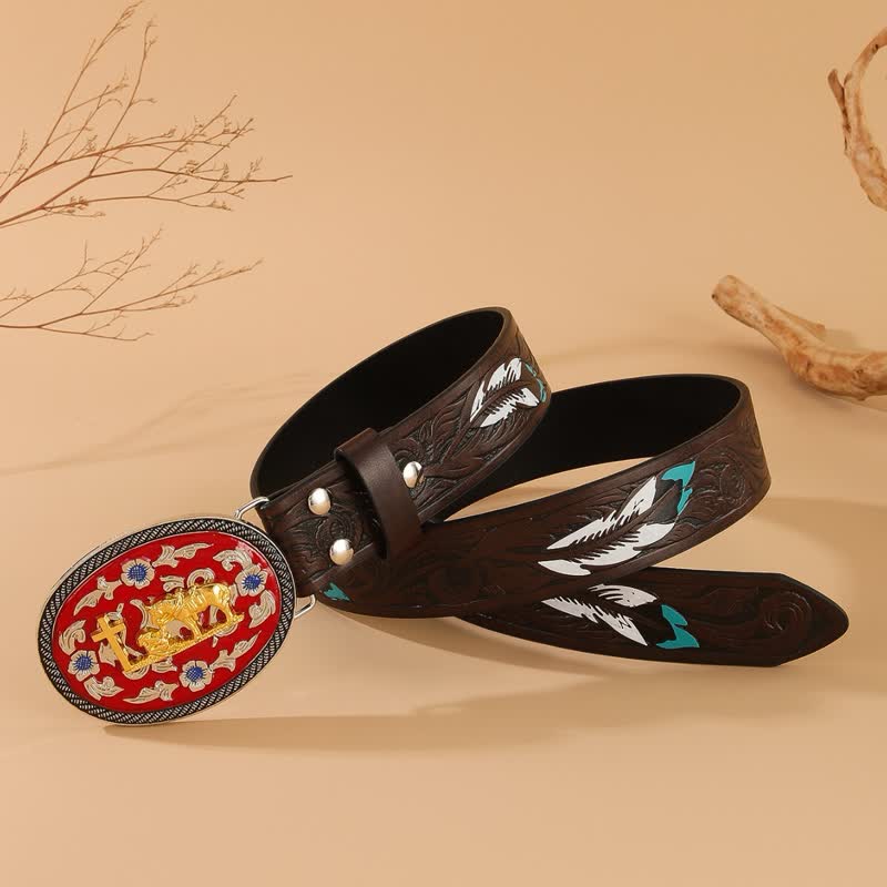 Cinturón de cuero con plumas marrones y hebilla roja con caballo en cruz de oración - image 2