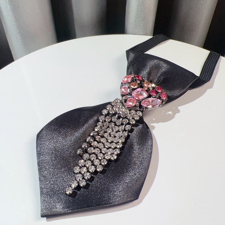 Corbata negra con borlas y diamantes en forma de corazón - image 2