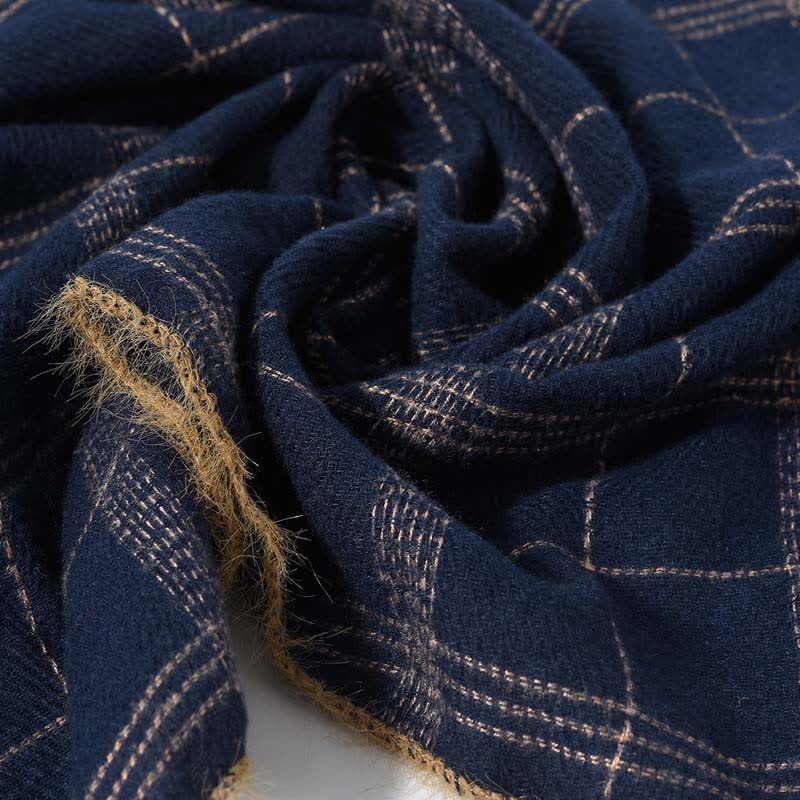Bufanda clásica atemporal con estampado de cuadros y ribete de pelo - image 10