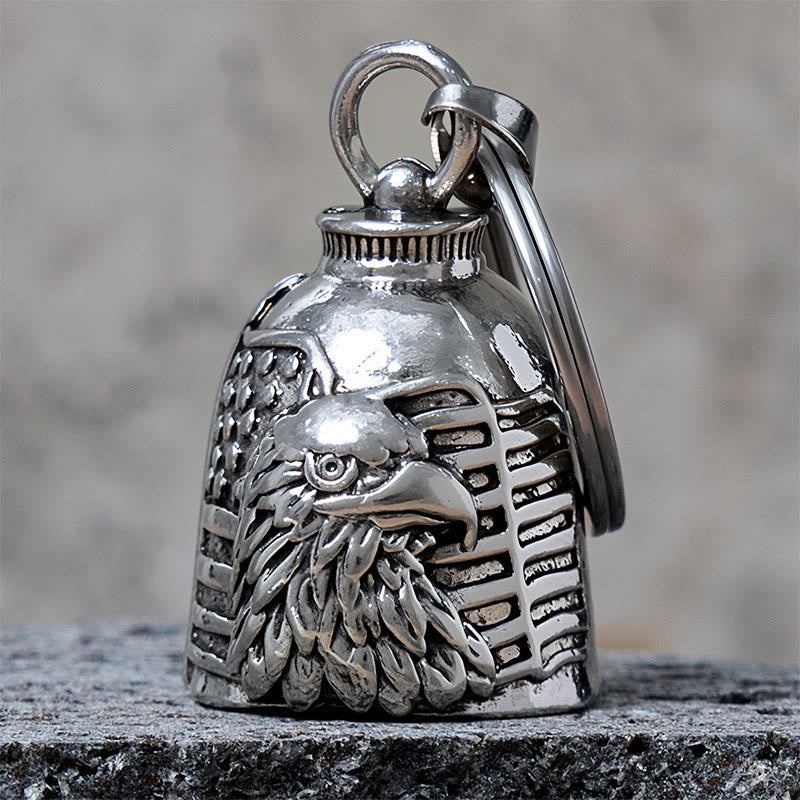 Llavero vintage con forma de campana y bandera estadounidense con águila - Llavero - image 0