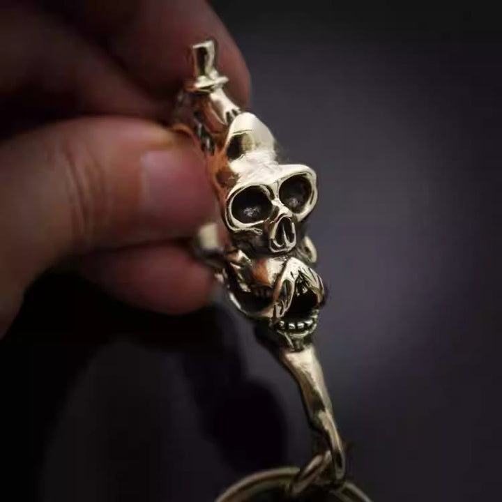 Llavero creativo de latón con forma de calavera y anilla - image 3