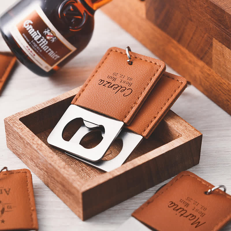 Llavero de cuero con abrebotellas personalizado para padrinos de boda - image 1