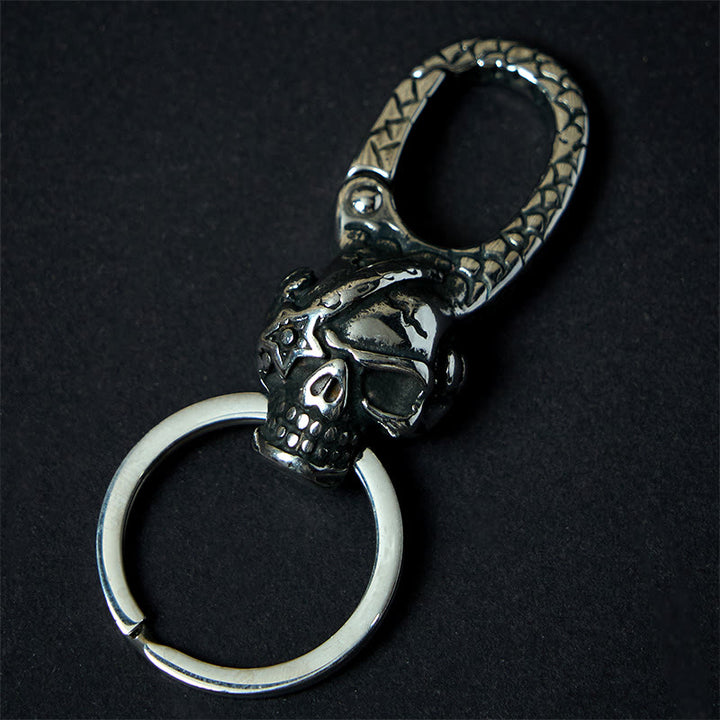 Llavero de metal con diseño de calavera pirata y capitán - Llavero - image 0