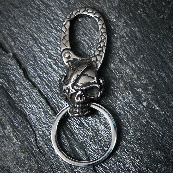 Llavero de metal con diseño de calavera pirata y capitán - image 4