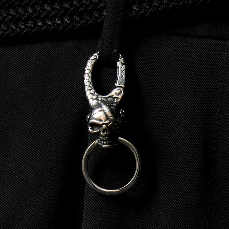 Llavero de metal con diseño de calavera pirata y capitán - image 2