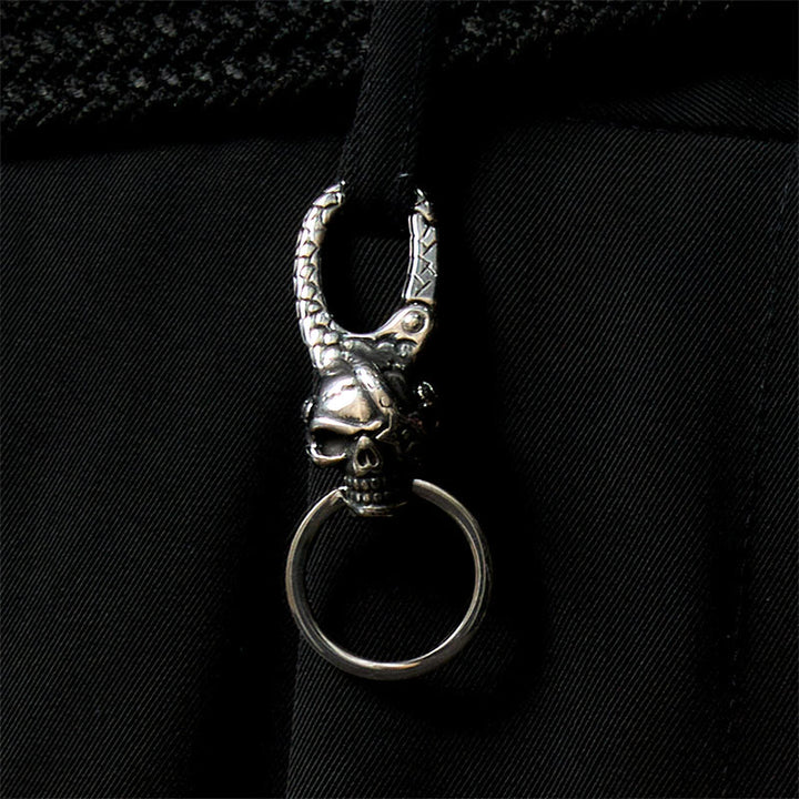 Llavero de metal con diseño de calavera pirata y capitán - image 2