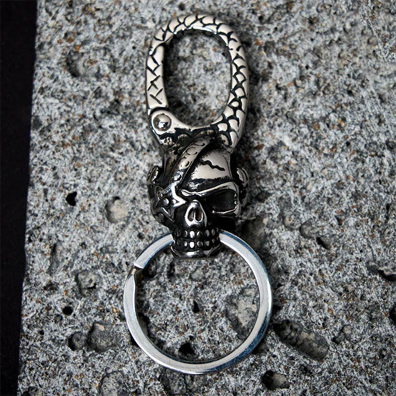 Llavero de metal con diseño de calavera pirata y capitán - image 5