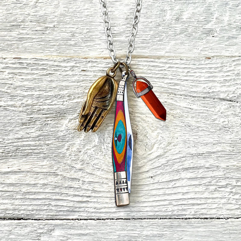 Navaja plegable de latón de colores con forma de mano de Buda y collar de piedra roja - Collar con navaja plegable - image 0