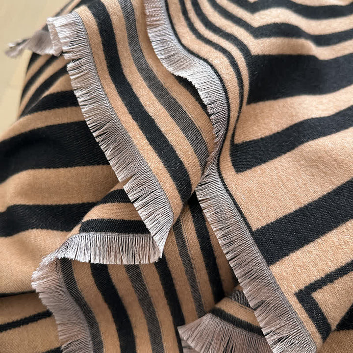 Bufanda con deslumbrante patrón geométrico de rayas de arte óptico - image 4