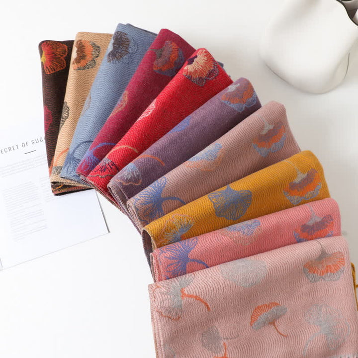 Bufanda de doble cara con estampado de hojas de ginkgo y borlas - image 1