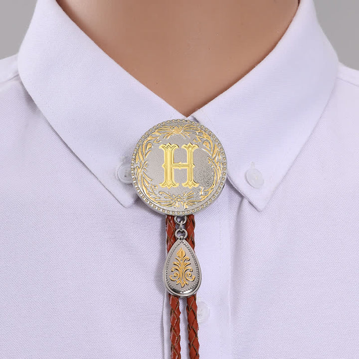 Corbata bolo de cuero marrón con inicial y colgante en forma de lágrima - Oro - H - image 10