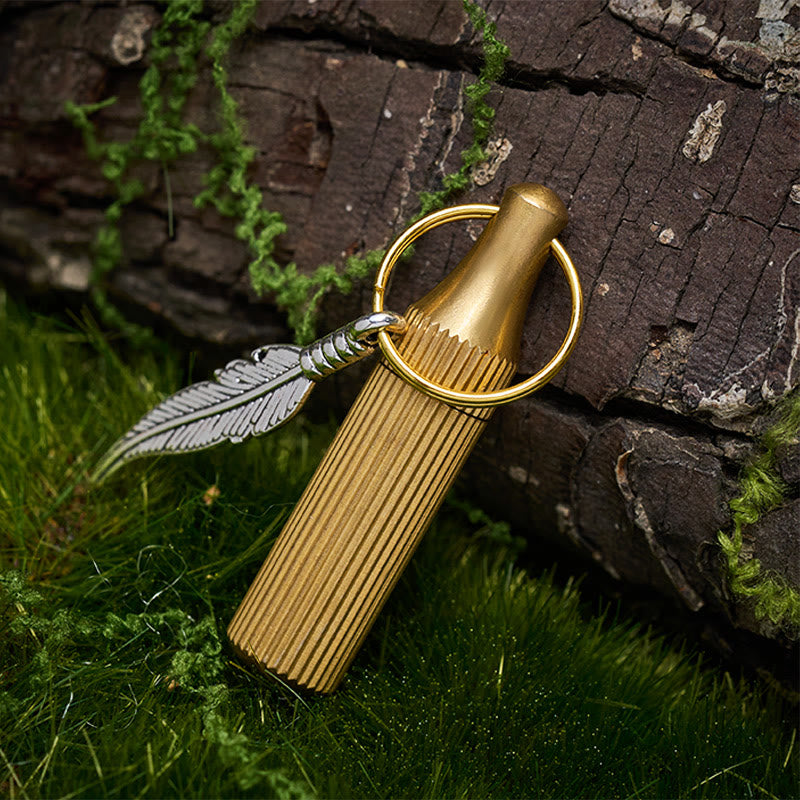 Llavero creativo con navaja cápsula, colgante de pluma de aleación, collar de plata - llavero - Latón - image 1