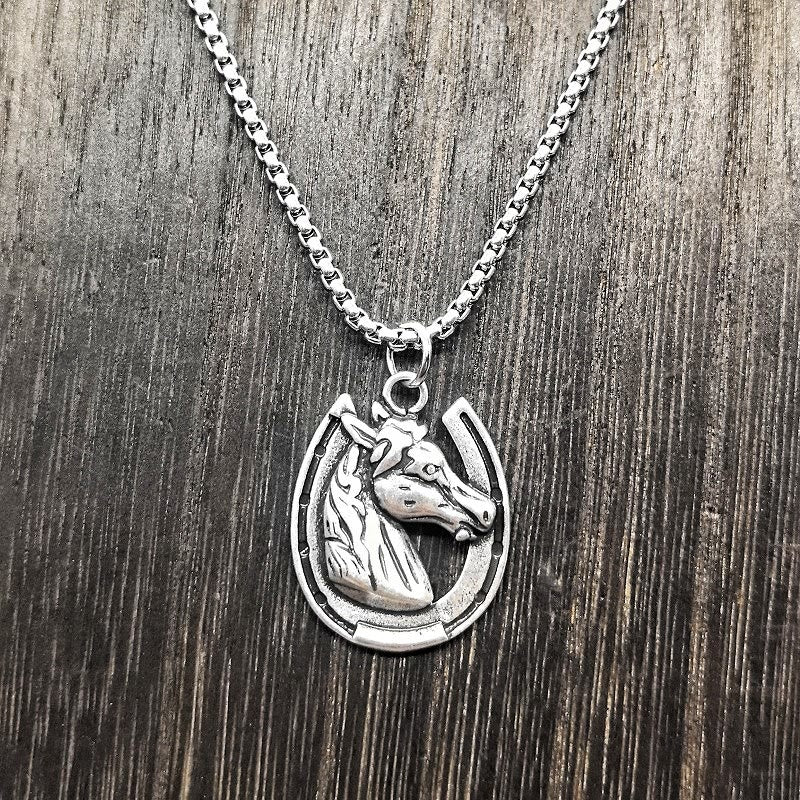 Collar con colgante de metal vintage con diseño de cabeza de caballo y herradura - Plata - image 2