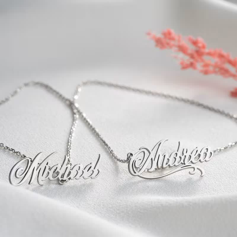 Broche elegante y chic con nombres personalizados y cadena - image 1