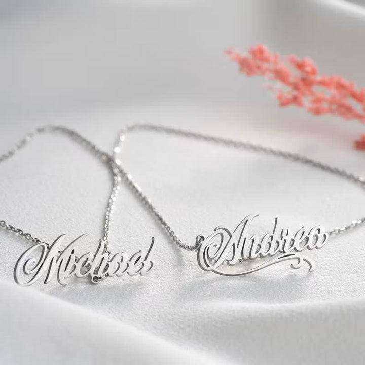 Broche elegante y chic con nombres personalizados y cadena - image 1