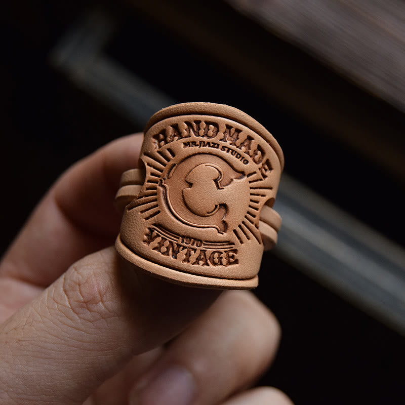 Pañuelo de bolsillo retro con estampado multicolor y hebilla con letra - image 4