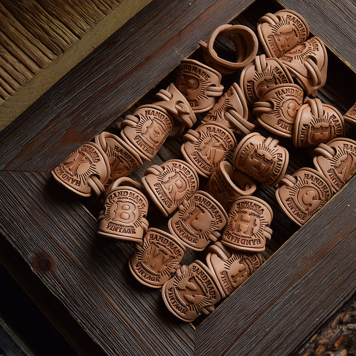 Pañuelo de bolsillo retro con estampado multicolor y hebilla con letra - image 3