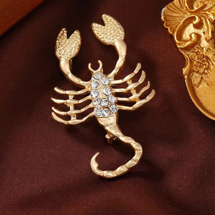 Broche de oro adornado con diamantes con el signo del zodíaco - image 16