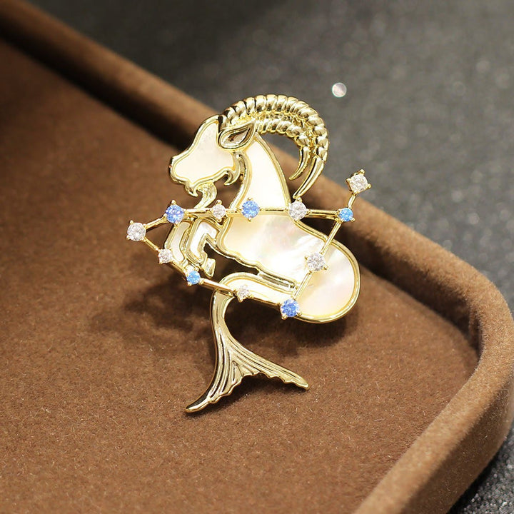 Broche de oro con nácar y cristal azul de las 12 constelaciones - Capricornio - image 18