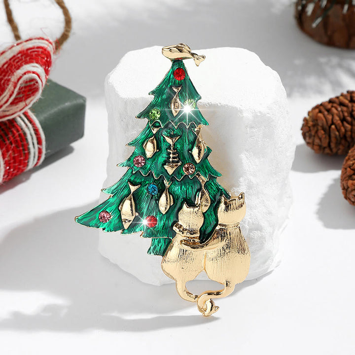 Broche navideño de dos tonos con diseño festivo de árbol de Navidad esmaltado, gato y pez - Verde - image 0
