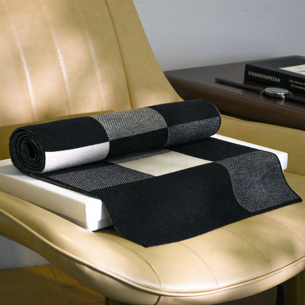 Bufanda de invierno cómoda y versátil a cuadros blancos y negros para hombre - image 1