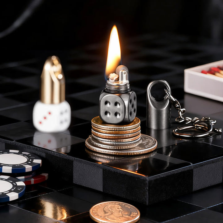 Llavero encendedor de queroseno recargable con mini dados clásicos - image 7