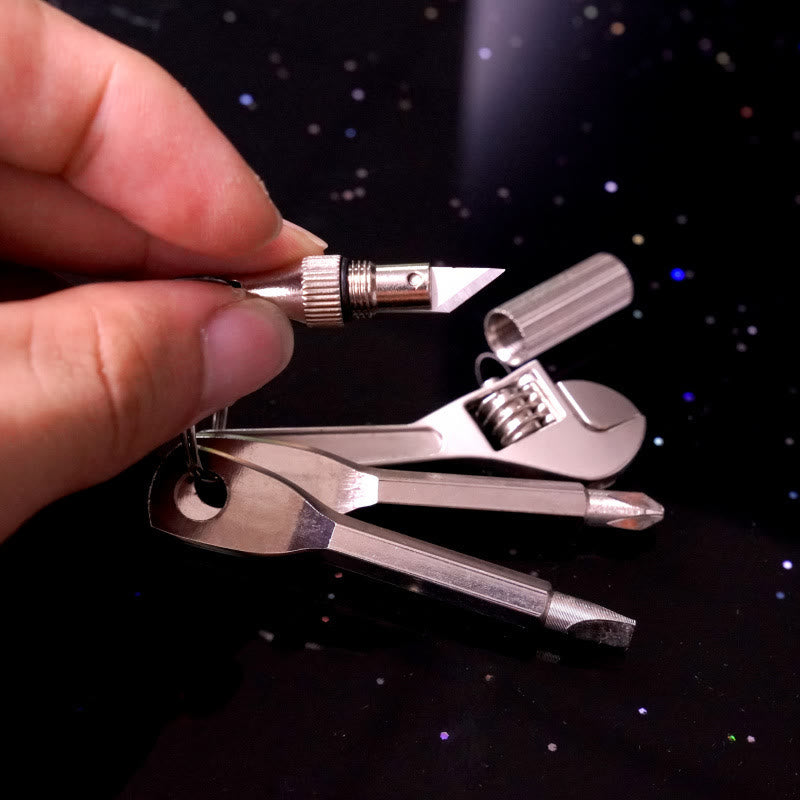 Miniherramienta de bolsillo 4 en 1, cuchillo, llave inglesa, destornillador y llavero - image 4