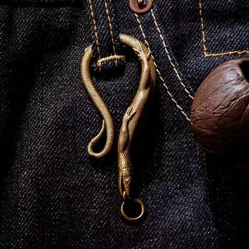 Llavero de latón con colgante de gancho de lagarto detallado - Latón antiguo - image 0