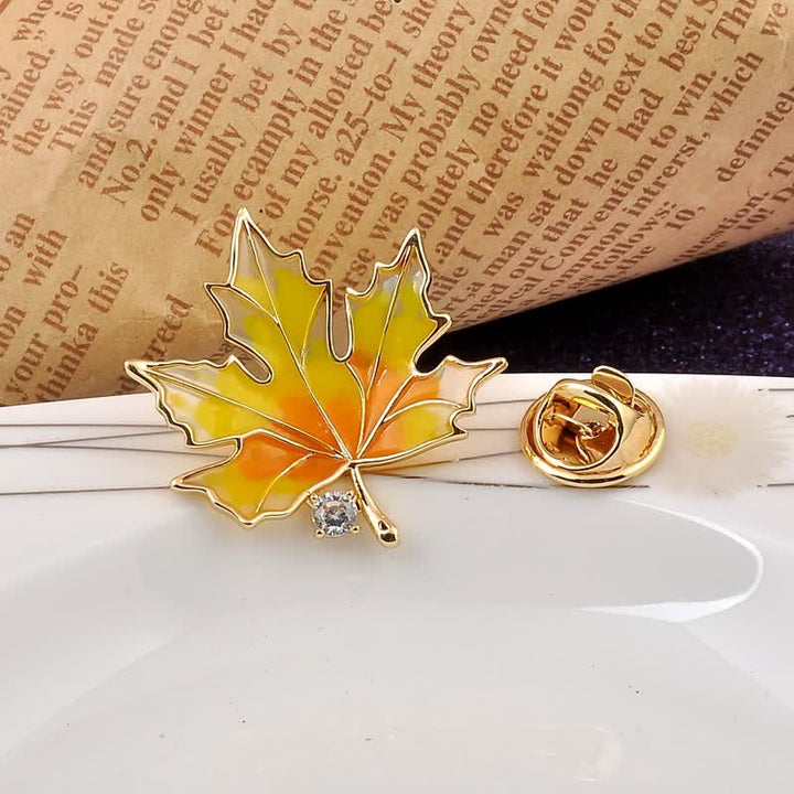 Broche de hoja de arce dorada otoñal para mujer