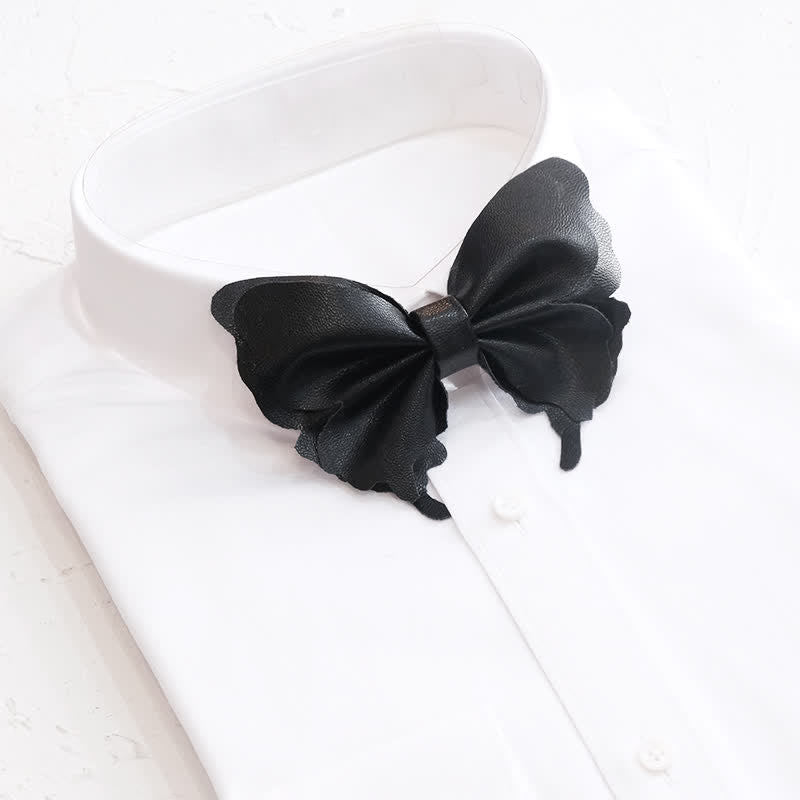 Pajarita de cuero curtido vegetal con diseño de mariposa para hombre
