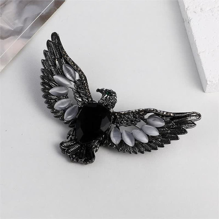 Broche con gema de halcón volador para hombre