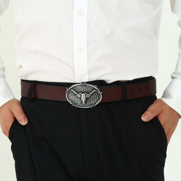 Cinturón de cuero con hebilla martillada y diseño de cabeza de toro de vaquero para hombre