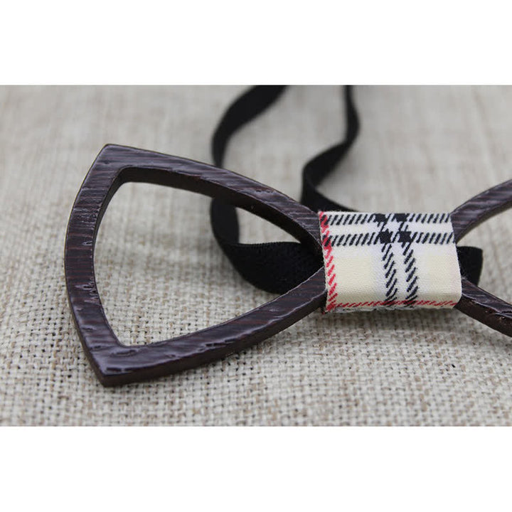 Conjunto de pajarita de madera con gafas huecas oscuras para hombre