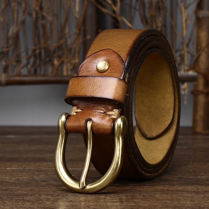 Cinturón de cuero desgastado y arrugado para hombre