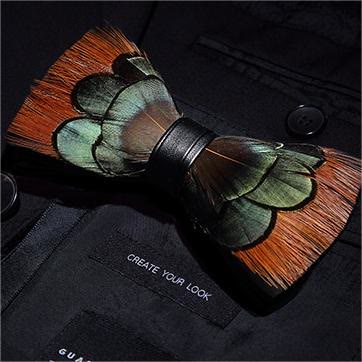 Pajarita de plumas verde claro y marrón para niños