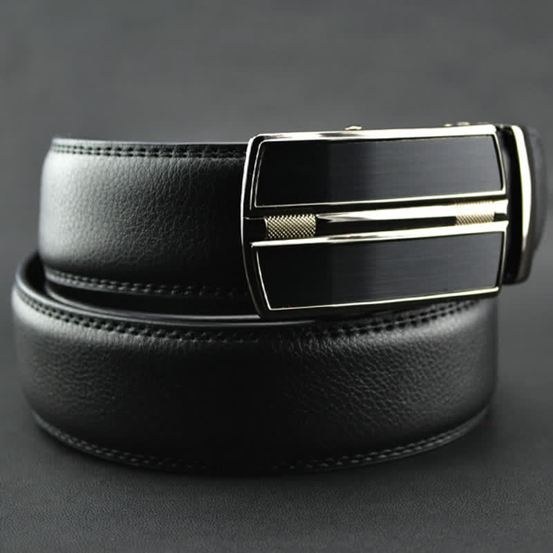 Cinturón de cuero con hebilla automática hueca simple para hombre