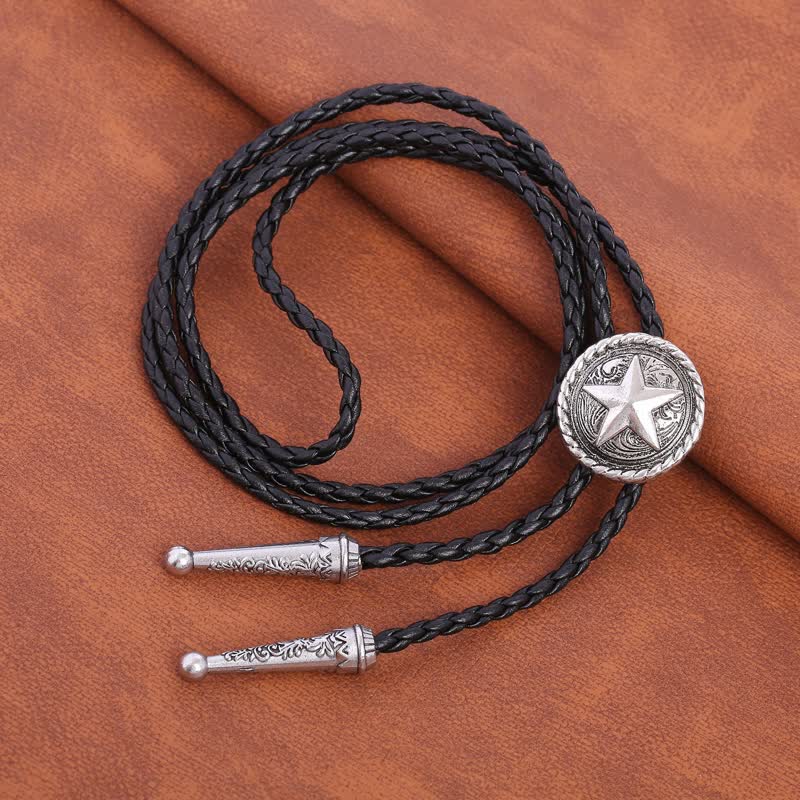Corbata de bolo con cordón de cuero trenzado y estrella de cinco puntas