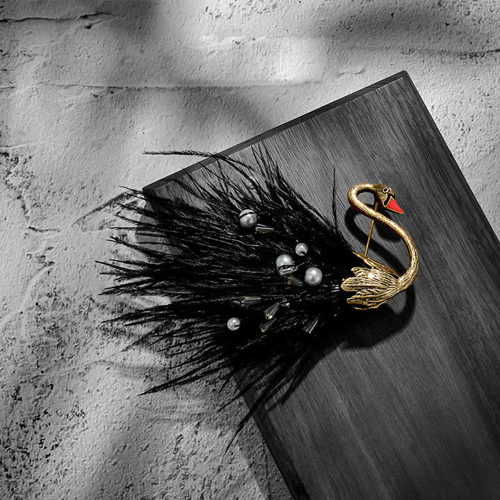 Broche de plumas de cisne de peluche blanco y negro para mujer