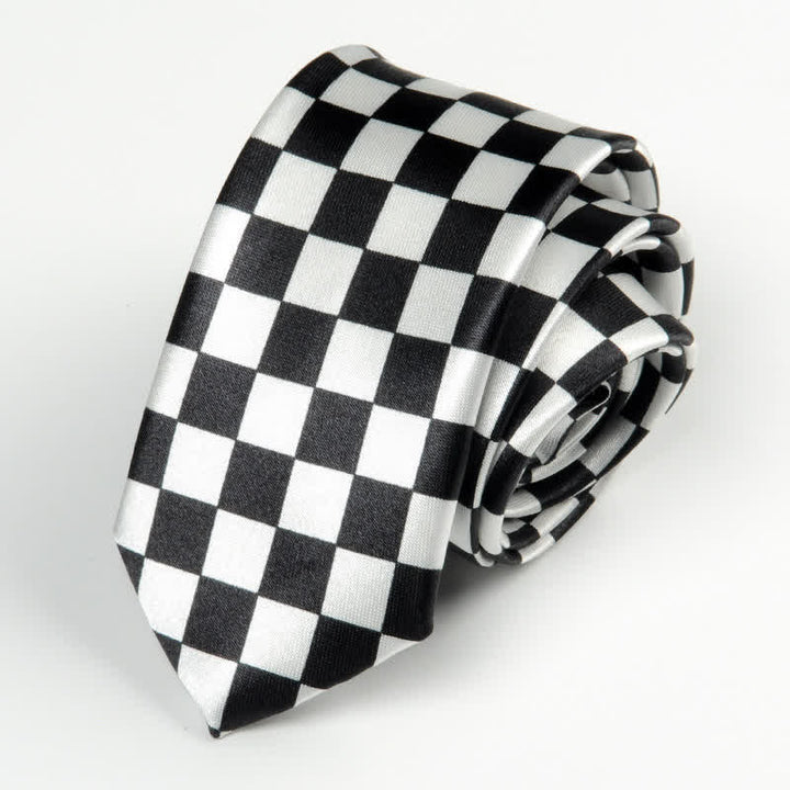 Corbata de hombre con rayas y lunares a cuadros pequeños en blanco y negro