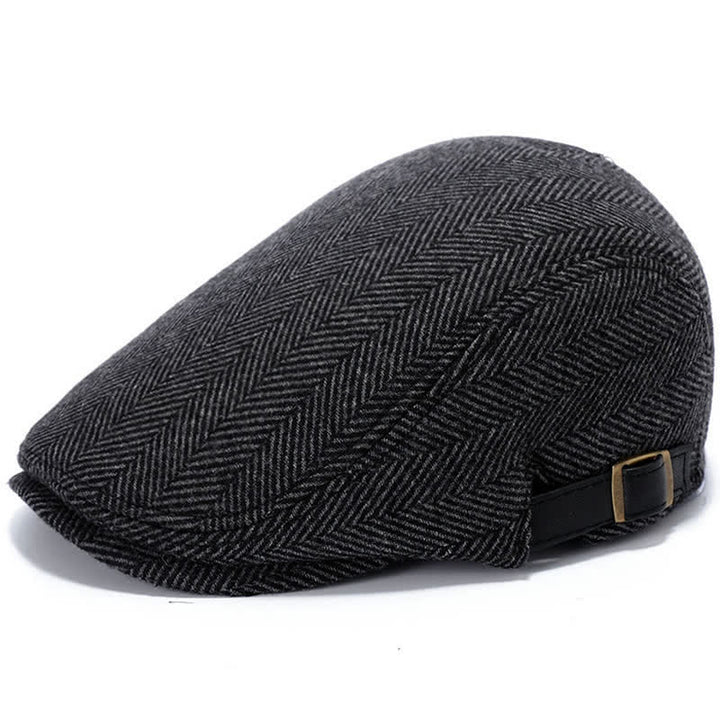 Boina plana con hebilla ajustable de cuero