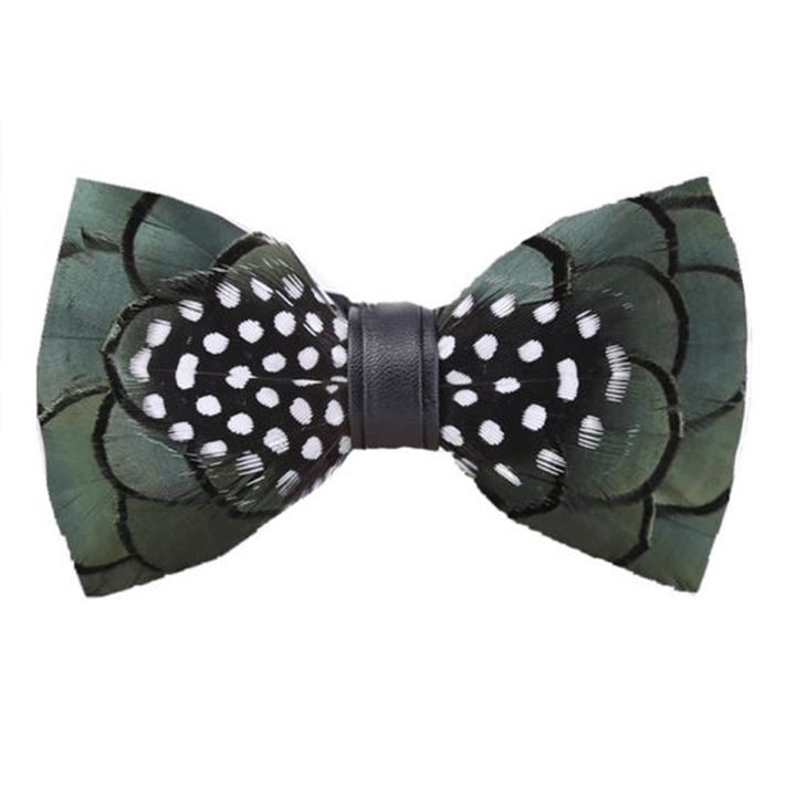 Pajarita elegante de plumas verde oscuro para niños con prendedor de solapa