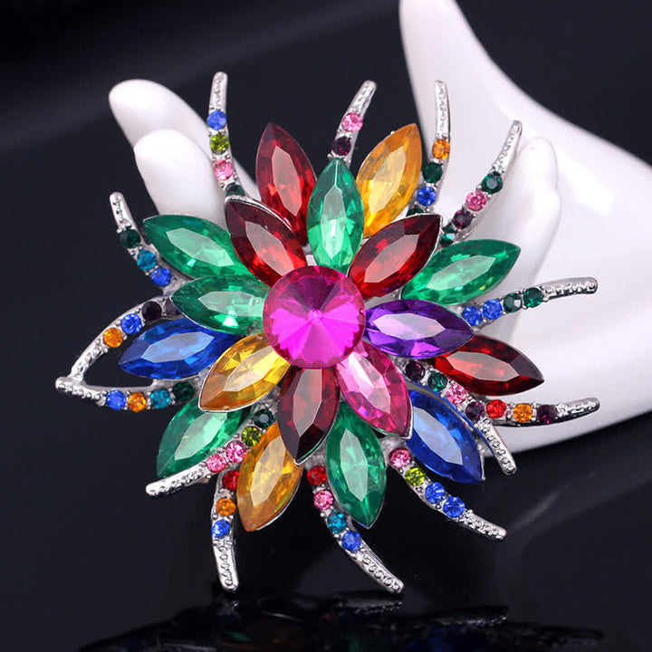 Broche clásico de cristal con forma de flor para mujer.