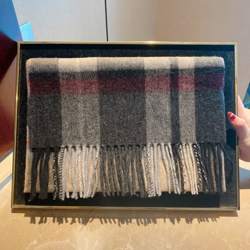 Bufanda unisex de cuadros grandes y cálidos de Lamb Edinburgh - image 27