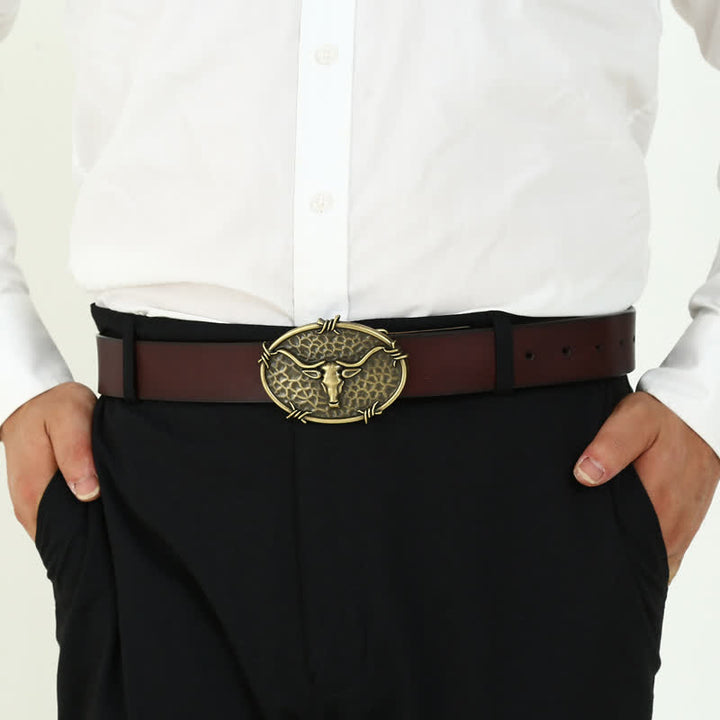 Cinturón de cuero con hebilla martillada y diseño de cabeza de toro de vaquero para hombre