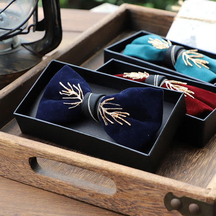Pajarita de terciopelo con diseño de ramas doradas aristocráticas para hombre